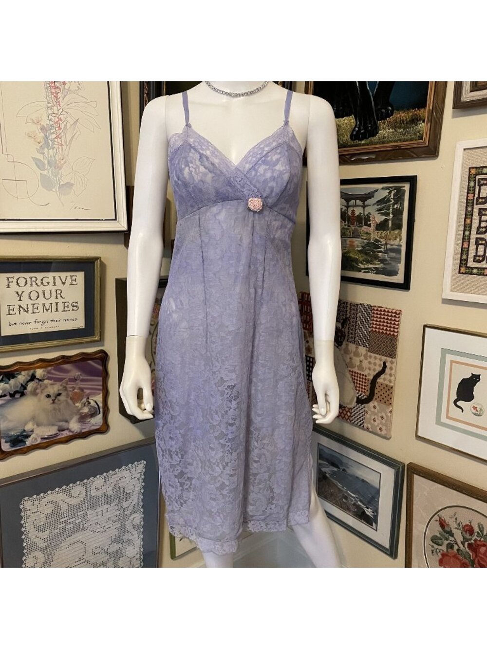 50s Vintage Lilac Lace Slip Dress with Floral Detail & Adjustable Straps Size L